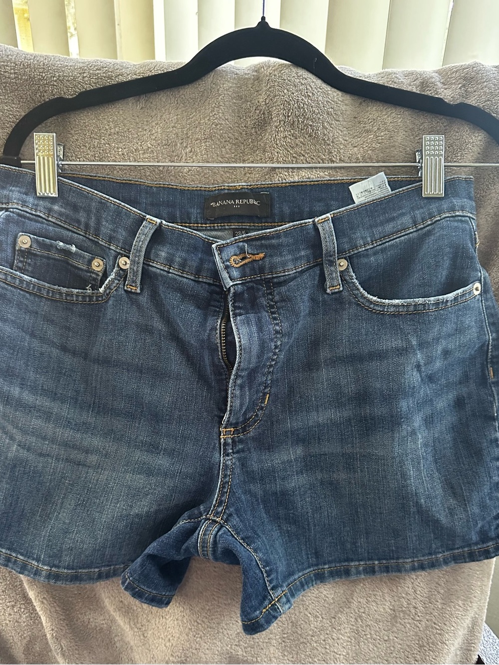 Gap jean shorts size   28/6